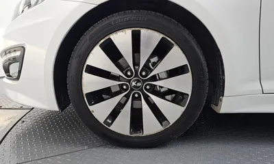 Kia K5 2012, 83133 км, за 3841.89 USD
