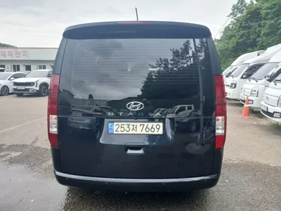 Hyundai Staria 2023, 58600 км, за 15953.63 USD