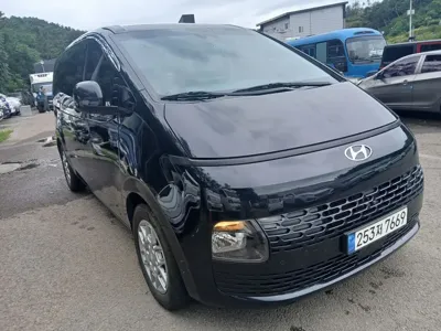Hyundai Staria 2023, 58600 км, за 15953.63 USD