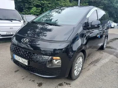 Hyundai Staria 2023, 58600 км, за 15953.63 USD