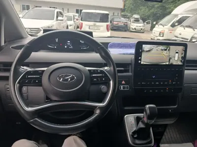 Hyundai Staria 2023, 58600 км, за 15953.63 USD
