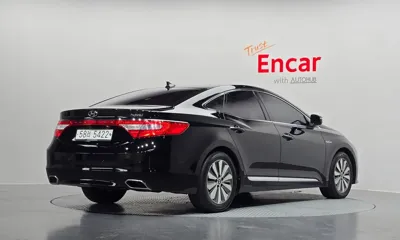 Hyundai Grandeur 2015, 177953 км, за 4618.43 USD
