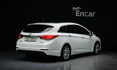 Hyundai i40 2014, 123311 км, за 4923.2 USD