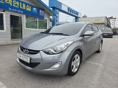 Hyundai Avante · 2013 год