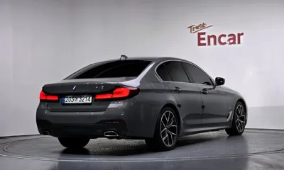 BMW 5-Series 2022, 42457 км, за 31721.83 USD