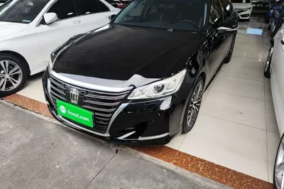 Toyota Crown · 2017 год