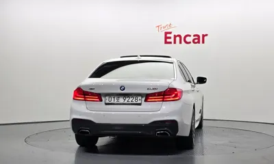 BMW 5-Series 2018, 91000 км, за 17824.63 USD