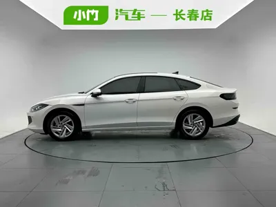 Volkswagen Lamando 2022, 8000 км, за 17651.64 USD