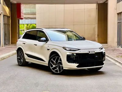 Audi 奥迪Q6L e-tron 2025, 10000 км, за 36504.41 USD