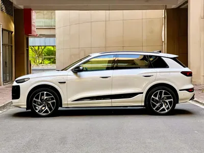 Audi 奥迪Q6L e-tron 2025, 10000 км, за 36504.41 USD