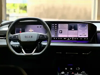 Audi 奥迪Q6L e-tron 2025, 10000 км, за 36504.41 USD
