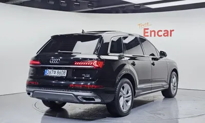 Audi Q7 2022, 5237 км, за 47241.49 USD