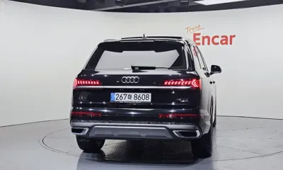 Audi Q7 2022, 5237 км, за 47241.49 USD
