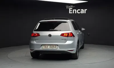 Volkswagen Golf 2015, 172991 км, за 5135.54 USD