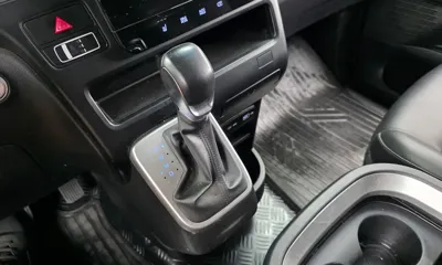 Hyundai Staria 2022, 187687 км, за 11230.84 USD - фото 9