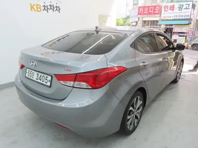 Hyundai Avante 2013, 127830 км, за 3057.51 USD
