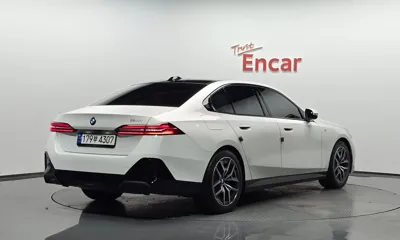BMW 5-Series 2024, 27059 км, за 37127.06 USD