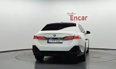 BMW 5-Series 2024, 27059 км, за 37127.06 USD