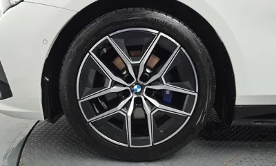 BMW 5-Series 2024, 27059 км, за 37127.06 USD