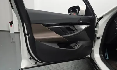 BMW 5-Series 2024, 27059 км, за 37127.06 USD - фото 24