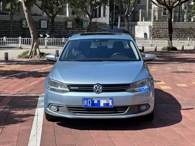 Volkswagen Sagitar 2013, 130000 км, за 3212.07 USD