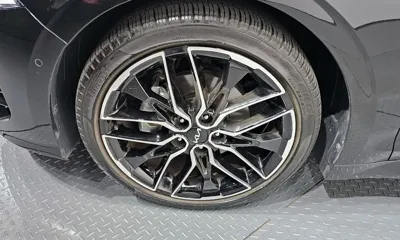 Kia K5 2023, 28643 км, за 18103.73 USD