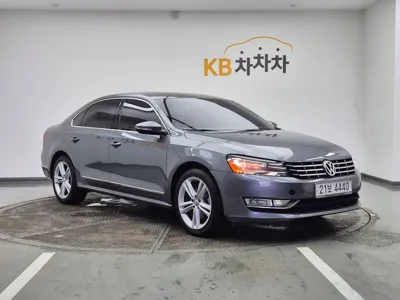Volkswagen Passat 2013, 158332 км, за 2797.3 USD