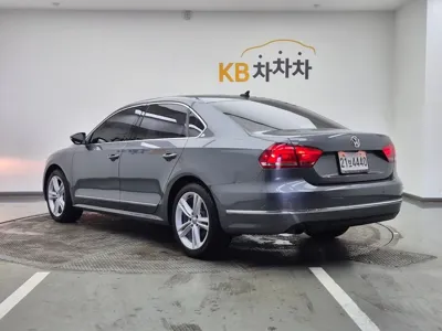 Volkswagen Passat 2013, 158332 км, за 2797.3 USD