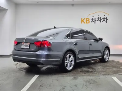 Volkswagen Passat 2013, 158332 км, за 2797.3 USD