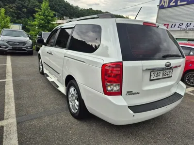 Kia Canival 2013, 115357 км, за 2842.41 USD