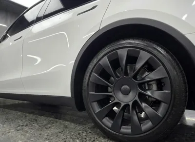 Tesla Model Y 2024, 25500 км, за 21192.22 USD