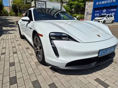 Porsche Taycan · 2021 год