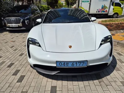 Porsche Taycan 2021, 48800 км, за 50216.62 USD