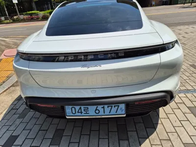Porsche Taycan 2021, 48800 км, за 50216.62 USD