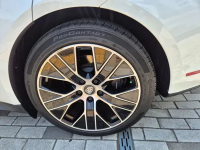 Porsche Taycan 2021, 48800 км, за 50216.62 USD