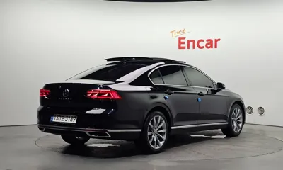 Volkswagen Passat 2022, 90137 км, за 14310.1 USD