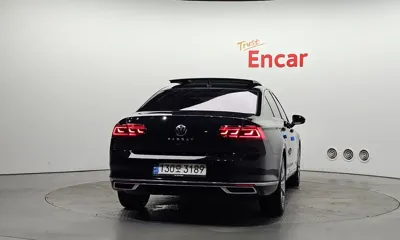 Volkswagen Passat 2022, 90137 км, за 14310.1 USD