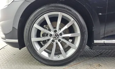 Volkswagen Passat 2022, 90137 км, за 14310.1 USD
