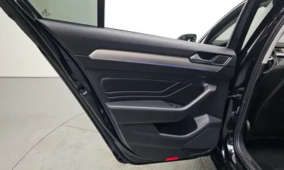 Volkswagen Passat 2022, 90137 км, за 14310.1 USD - фото 25