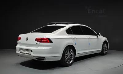 Volkswagen Passat 2018, 57976 км, за 14441.38 USD
