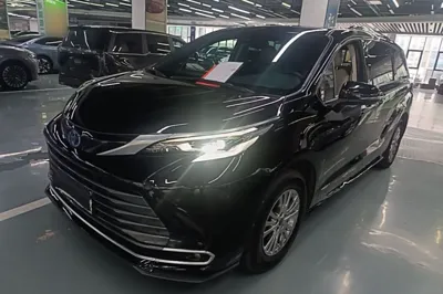 Toyota Sienna · 2021 год