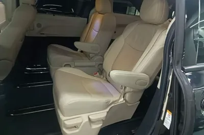 Toyota Sienna 2021, 56300 км, за 34200 USD - фото 25