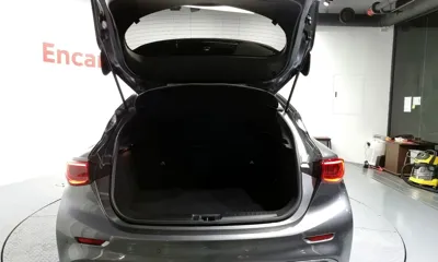 Infiniti Q30 2017, 24929 км, за 9471.19 USD - фото 20