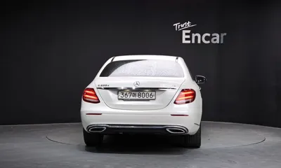 Mercedes-Benz E-Class 2017, 83974 км, за 12880.57 USD