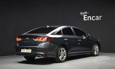 Hyundai Sonata 2018, 121599 км, за 10245.91 USD