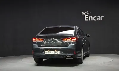 Hyundai Sonata 2018, 121599 км, за 10245.91 USD