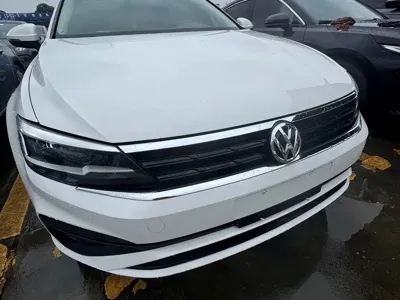 Volkswagen Lamando 2022, 58000 км, за 8460.7 USD