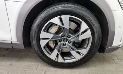 Audi e-tron 2021, 120323 км, за 24986.8 USD