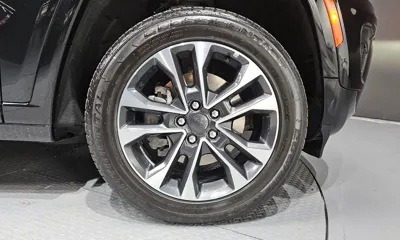 Jeep Cherokee 2023, 37019 км, за 30523.83 USD