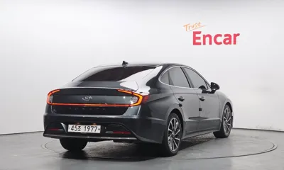Hyundai Sonata 2020, 115607 км, за 11946.96 USD